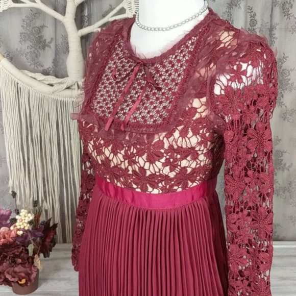Romeo and Juliet Couture berry pleated lace dress - Picture 4 of 16